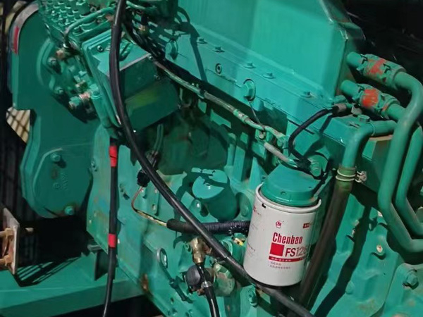 番禺如何确定新的发电机组控制系统是否与原系统兼容？