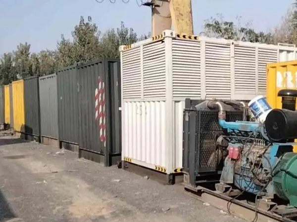 番禺200KW柴油发电机机组每小时油耗是多少？