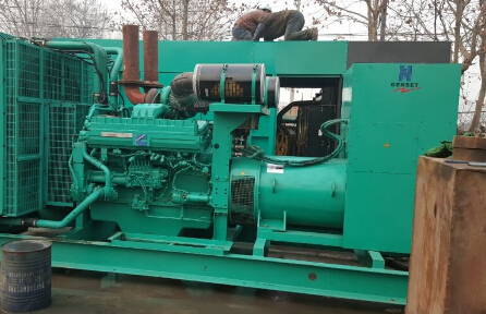 番禺发电机组如何判断水冷式机油散热器内部是否需要清洗？